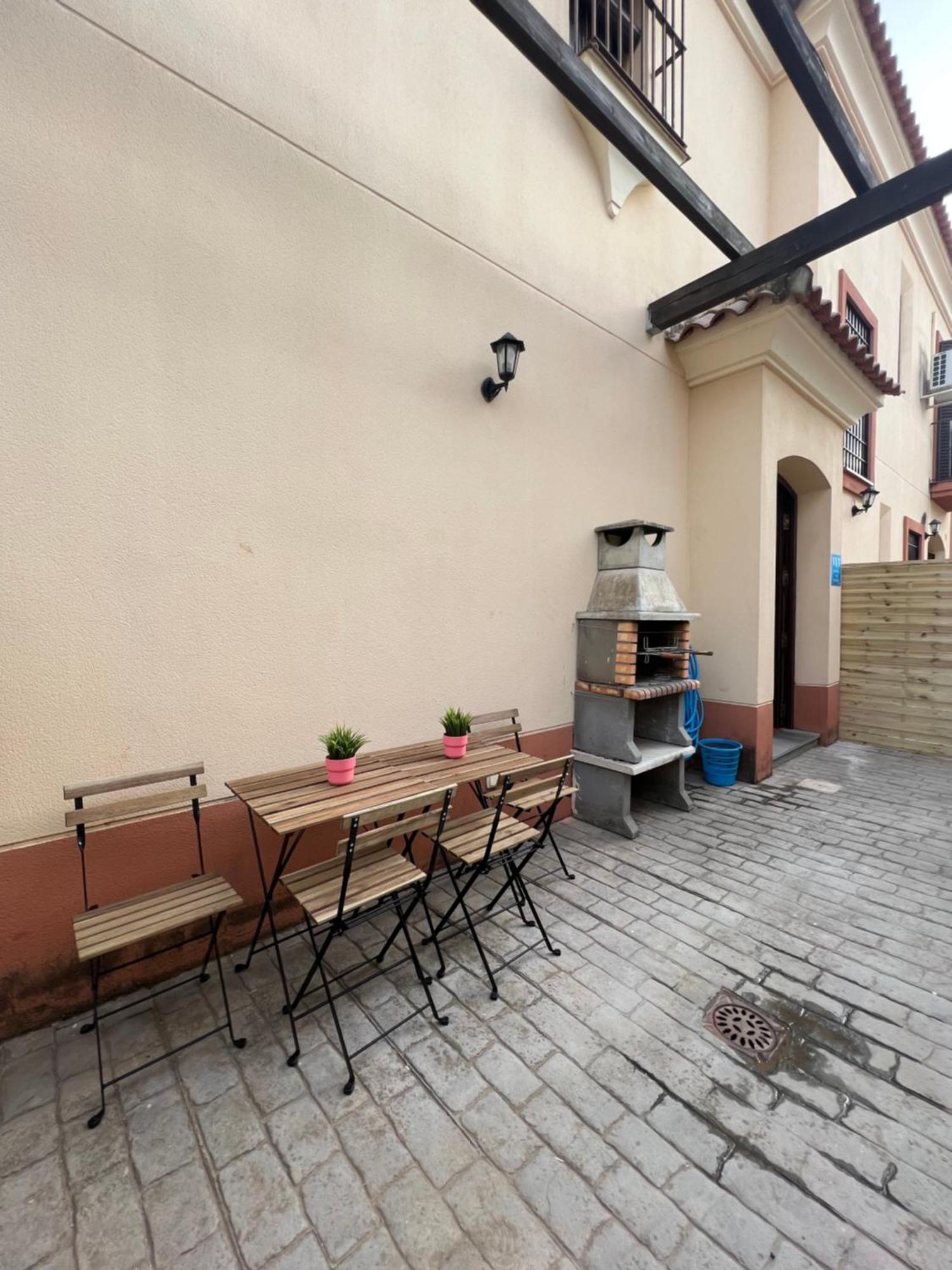 Apartamentos Sevilla Deluxe Rosales Los Rosales  Eksteriør bilde